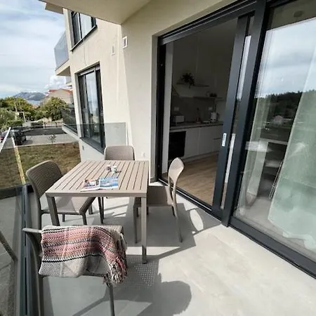 Apartment Four M *