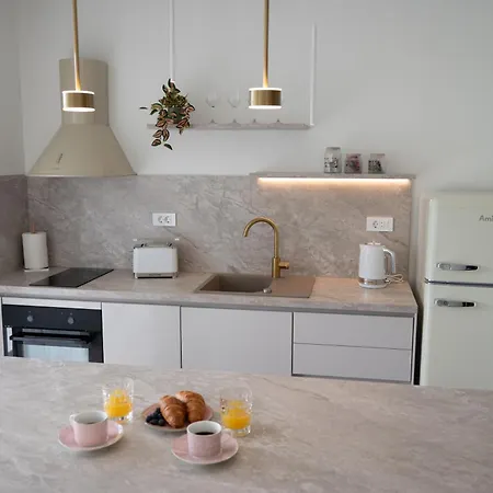 Apartment Four M *