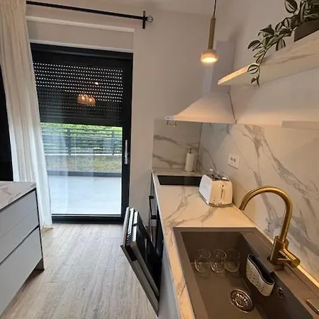 Apartment Four M