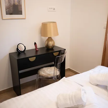 Apartment Four M