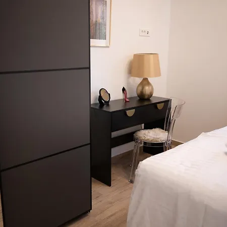 Apartment Four M