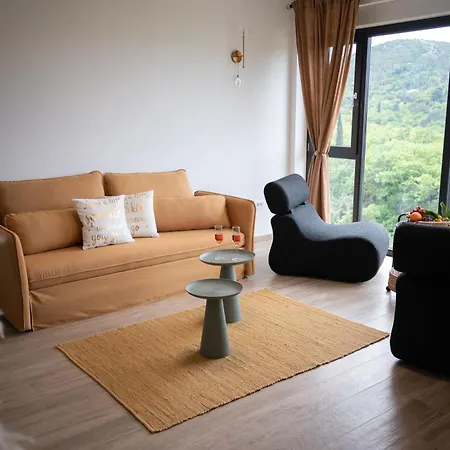 Four M Apartment *