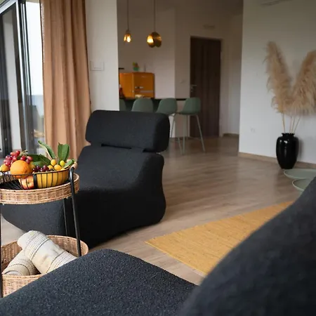 Apartment Four M