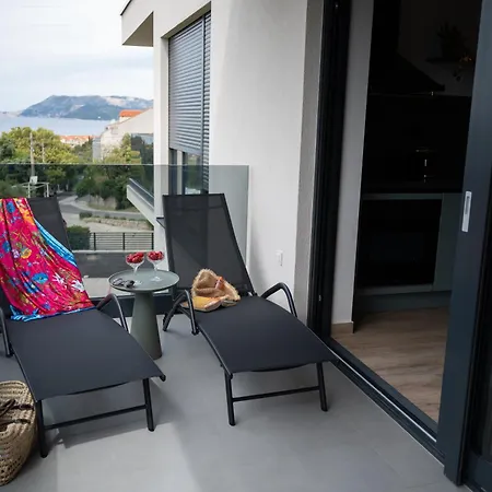 Apartment Four M