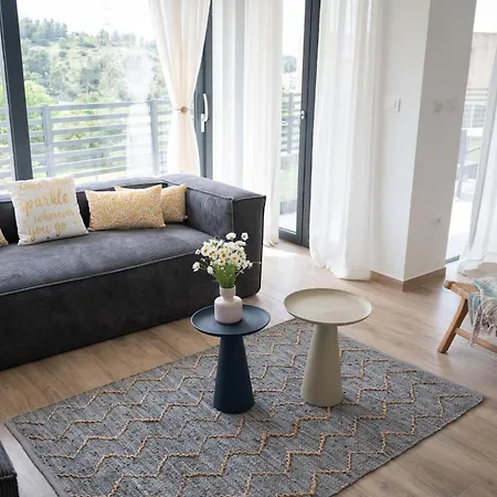 Four M Apartment