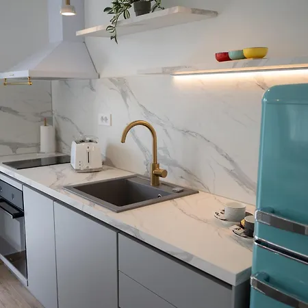 Four M Apartment *