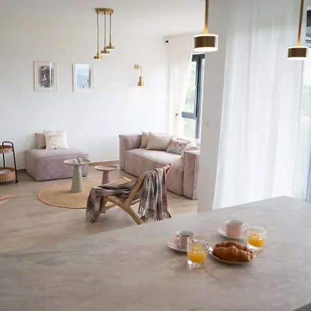 Apartment Four M
