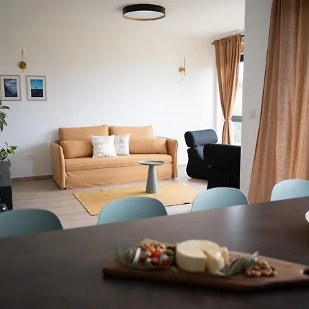 Apartment Four M