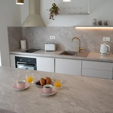 Apartment Four M *