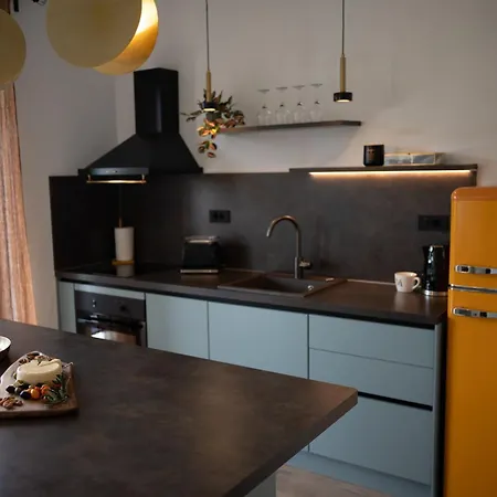 Apartment Four M